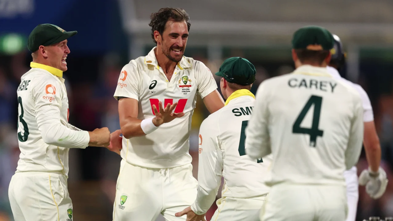 স্টার্কে কুপোকাত ইংল্যান্ড, চালকের আসনে অস্ট্রেলিয়া