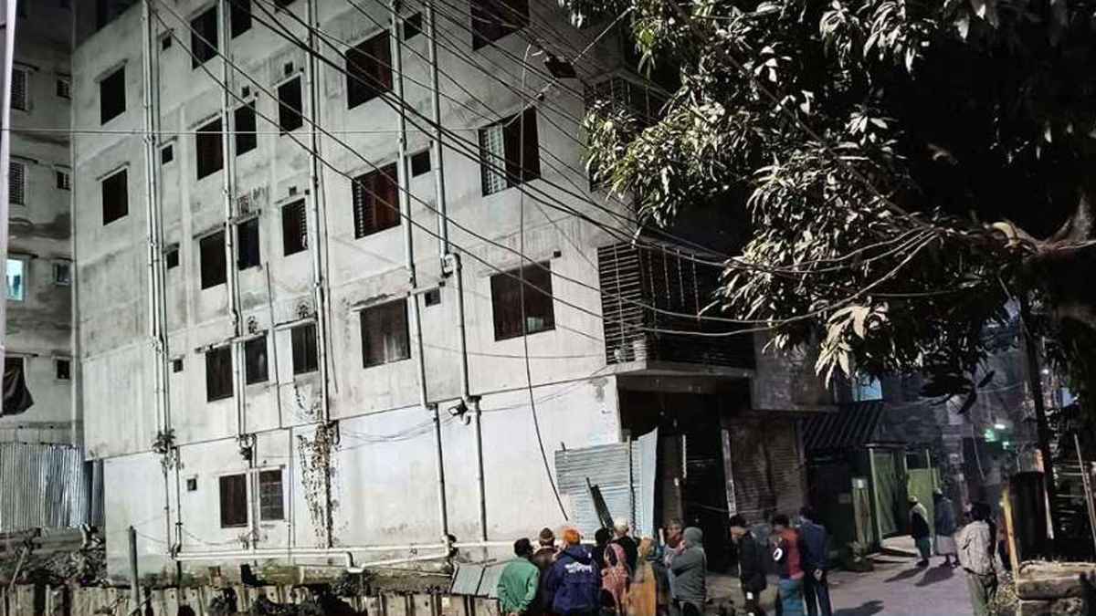 হেলে পড়া ভবনটি সিলগালা, নতুন ভবনের নির্মাণকাজ বন্ধ