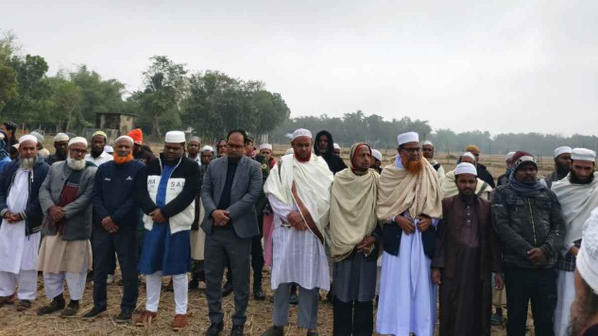 মায়ের পাশে চিরনিদ্রায় শায়িত জুলাইযোদ্ধা শফিকুল