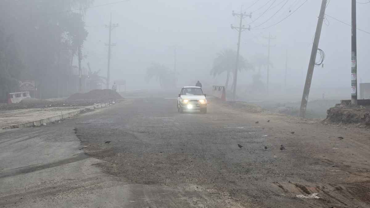 হিমেল হাওয়ায় নওগাঁয় বেড়েছে শীতের তীব্রতা, বাড়ছে ভোগান্তি