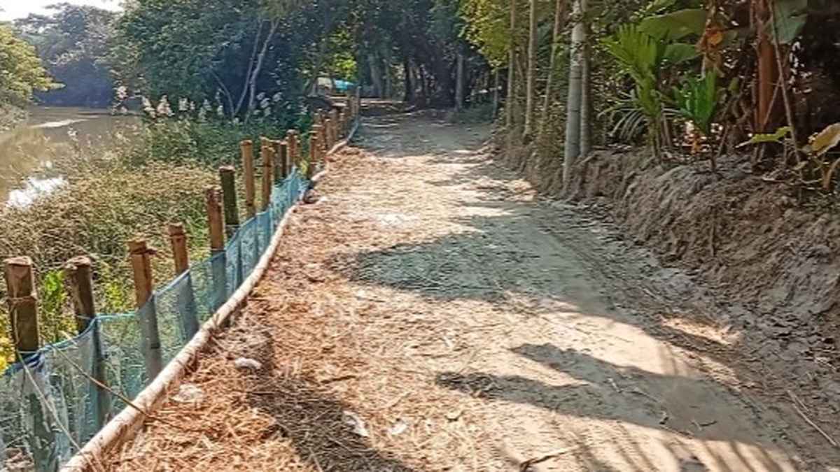 এলজিইডি অফিসের অলসতায় থমকে আছে সড়কের কাজ