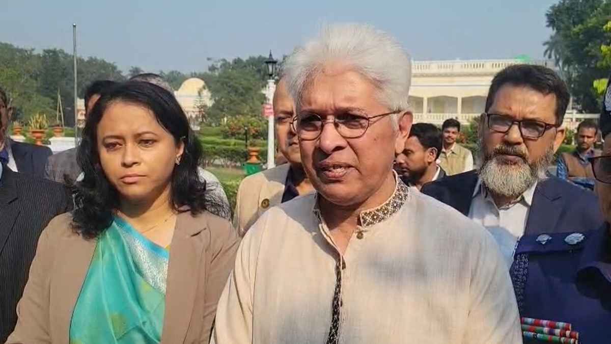 আপাতত বিদেশ থেকে চিনি আমদানি বন্ধ: শিল্প উপদেষ্টা