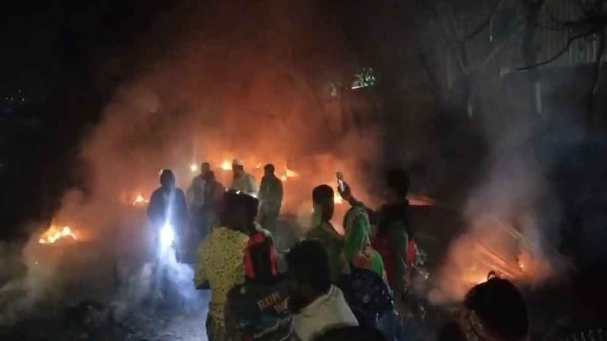 রুপগঞ্জে কলোনিতে আগুন, ২০ ঘরপুড়ে ছাই