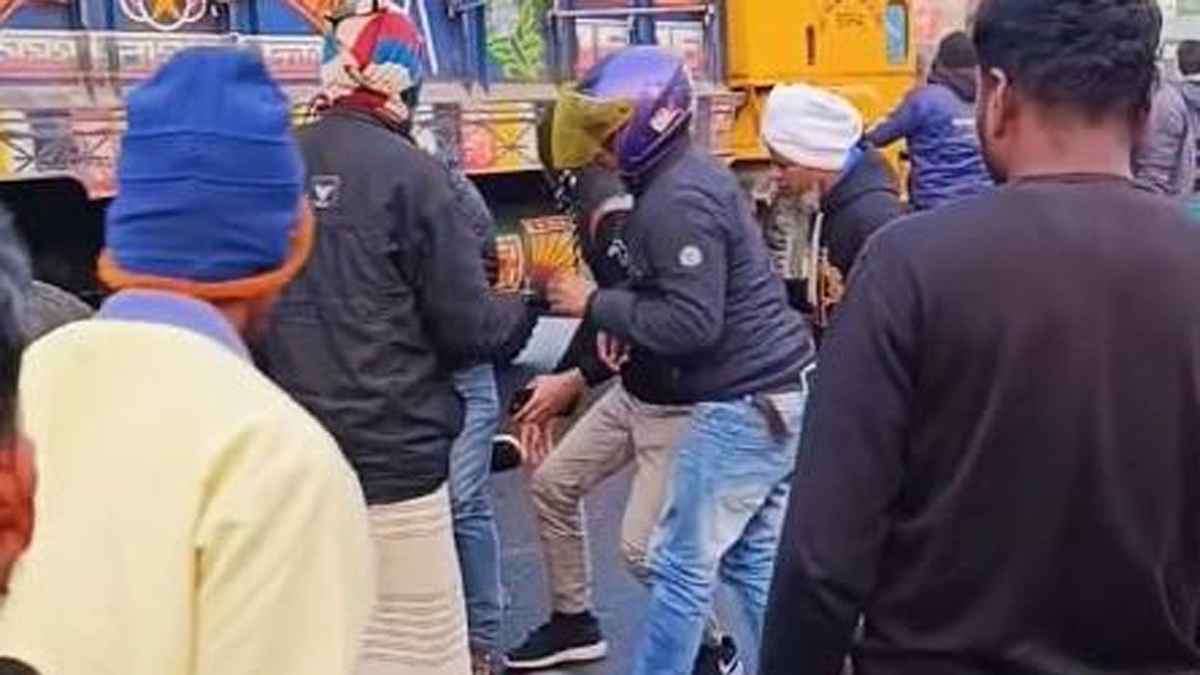 নীলফামারীতে ট্রাকচাপায় ইপিজেড শ্রমিক নিহত