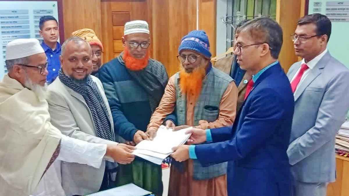 নড়াইল-২ আসনে স্বতন্ত্র হিসেবে মনোনয়নপত্র জমা দিলেন মনিরুল