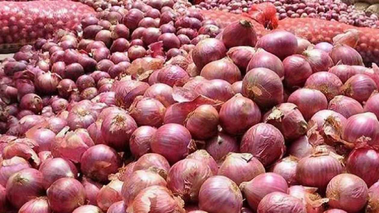 আমদানির ঘোষণায় খাতুনগঞ্জে পেঁয়াজের দরপতন