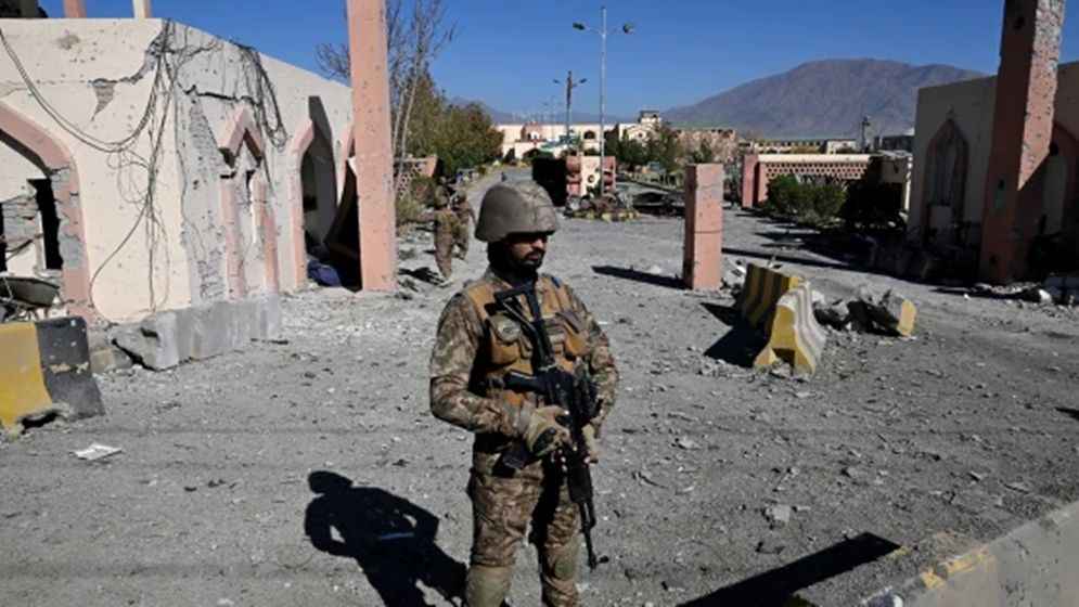 পাকিস্তানে সেনা ক্যাম্পে আত্মঘাতী হামলায় নিহত ৯