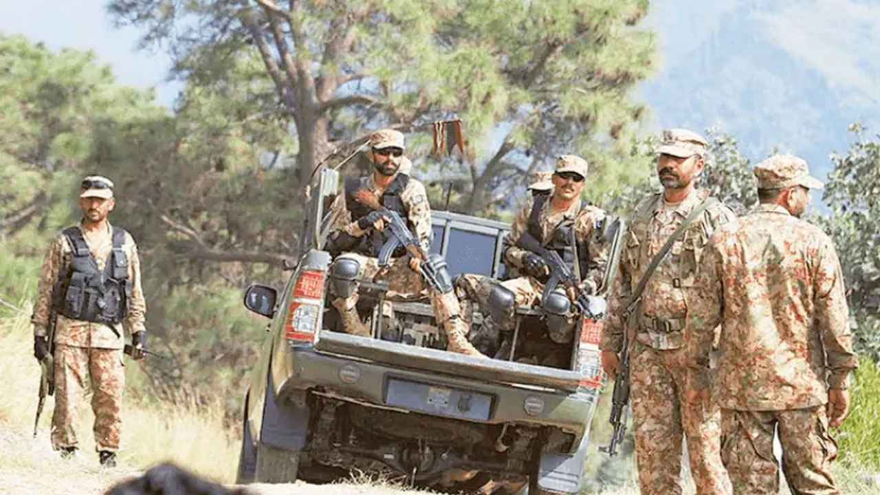 খাইবার পাখতুনখোয়ায় পাকিস্তানের সেনা অভিযানে নিহত ১৩ 