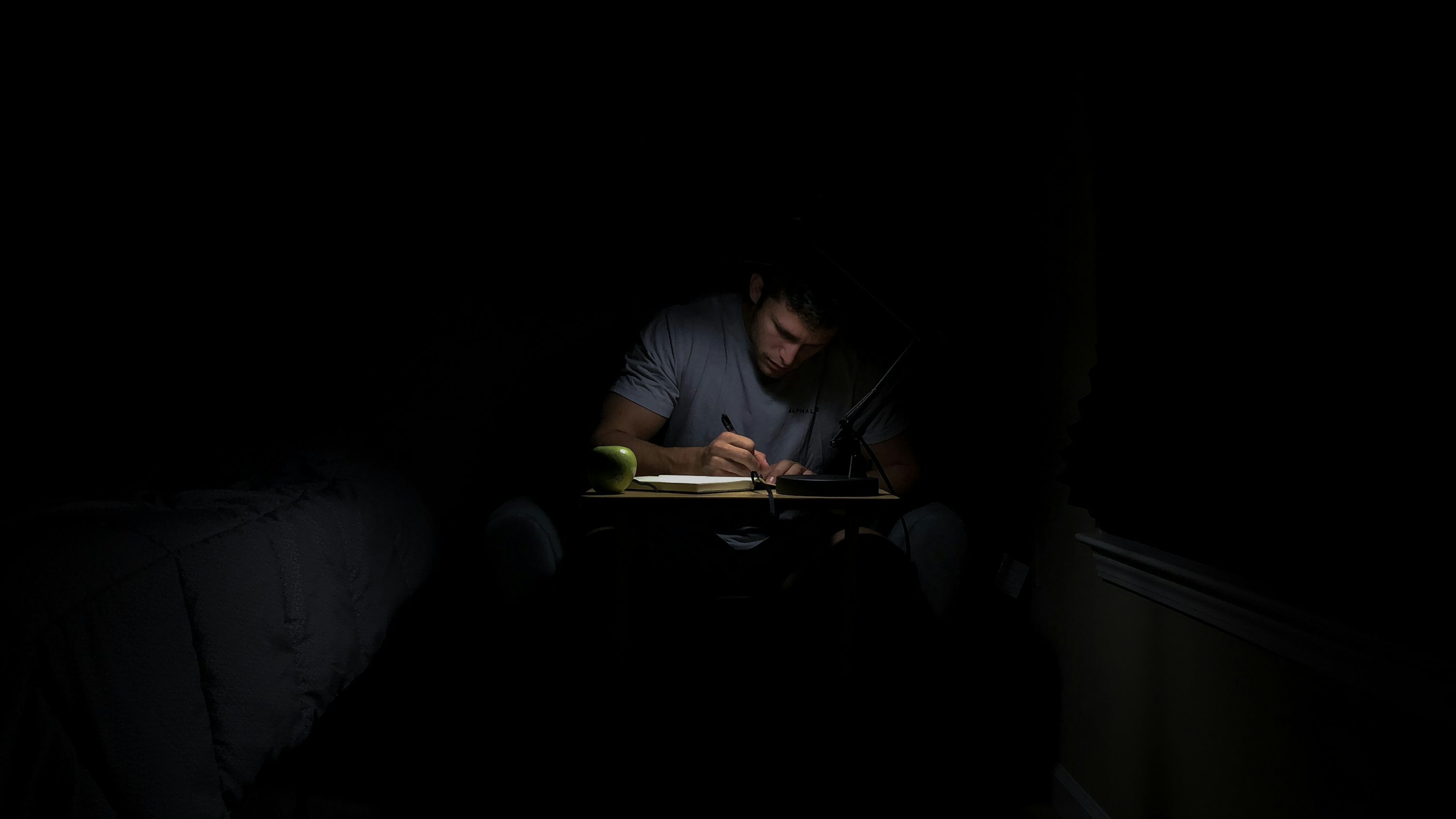 photo-1529460608-bc455fccd5a4