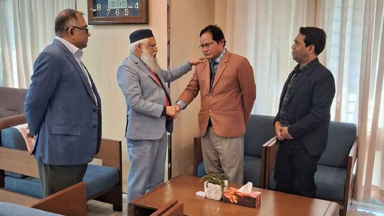 স্বাস্থ্যের ডিজির সঙ্গে তর্ক: ক্ষমা পেয়ে কাজে যোগ দিলেন ডা. ধনদেব চন্দ