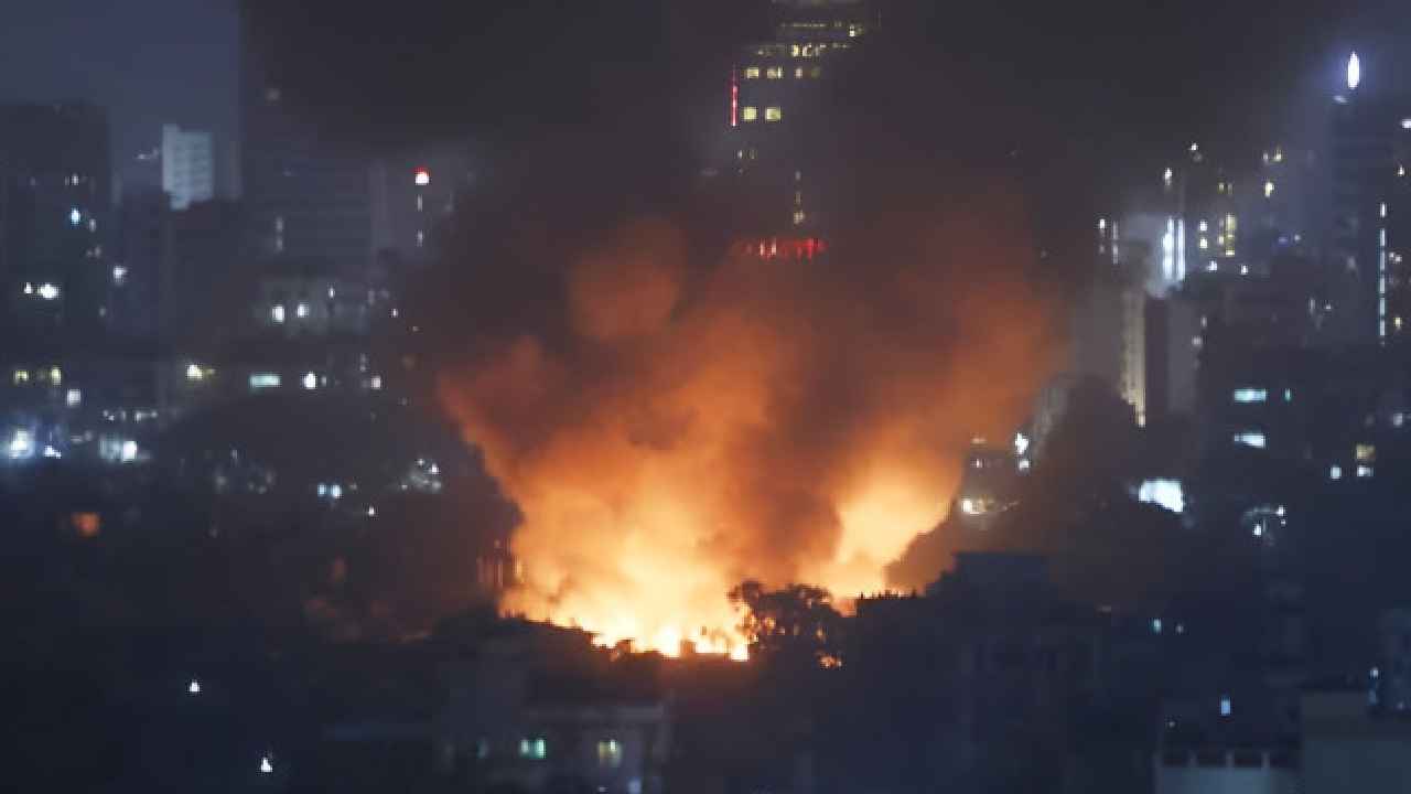 উত্তর সিটির ময়লার গাড়িতে আগুন