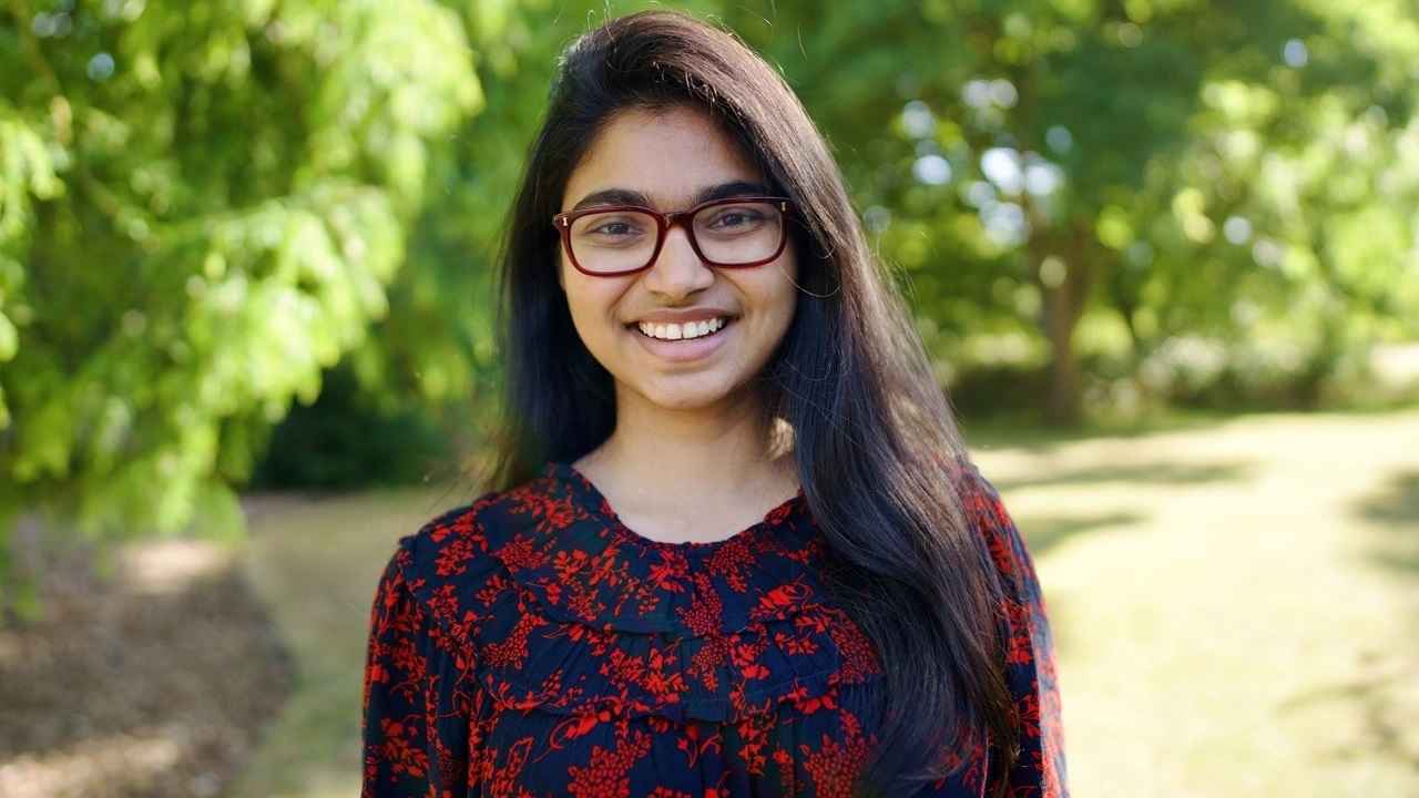 যেভাবে আলোচনায় এলেন তাসনিম জারা