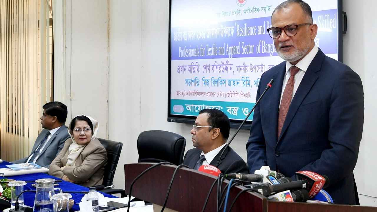 যুগোপযোগী শ্রমশক্তি তৈরিতে কাজ করছে সরকার: বাণিজ্য উপদেষ্টা