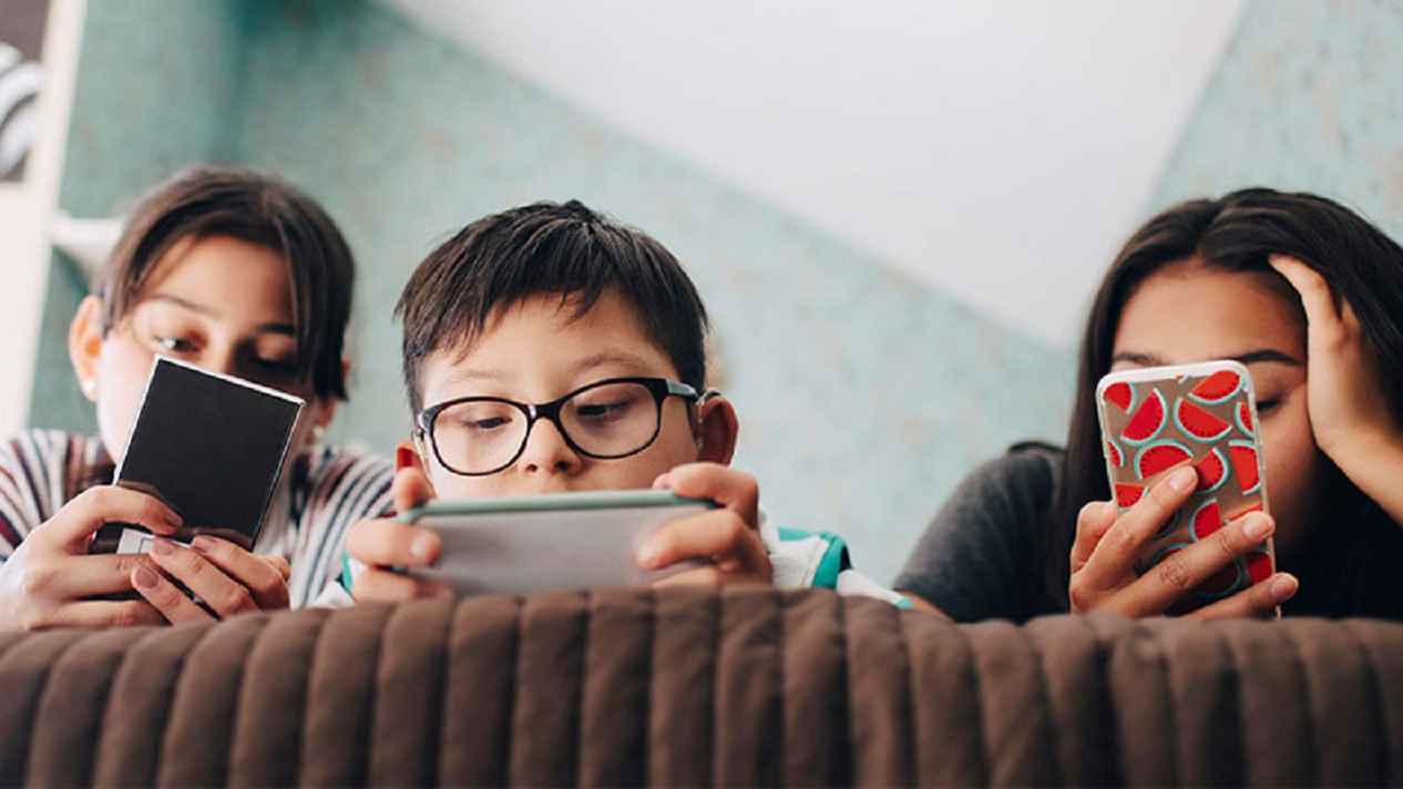 অনলাইনে ২৩ শতাংশ শিশু মারাত্মক ঝুঁকিতে, সবচেয়ে অনিরাপদ ফেসবুক: গবেষণা