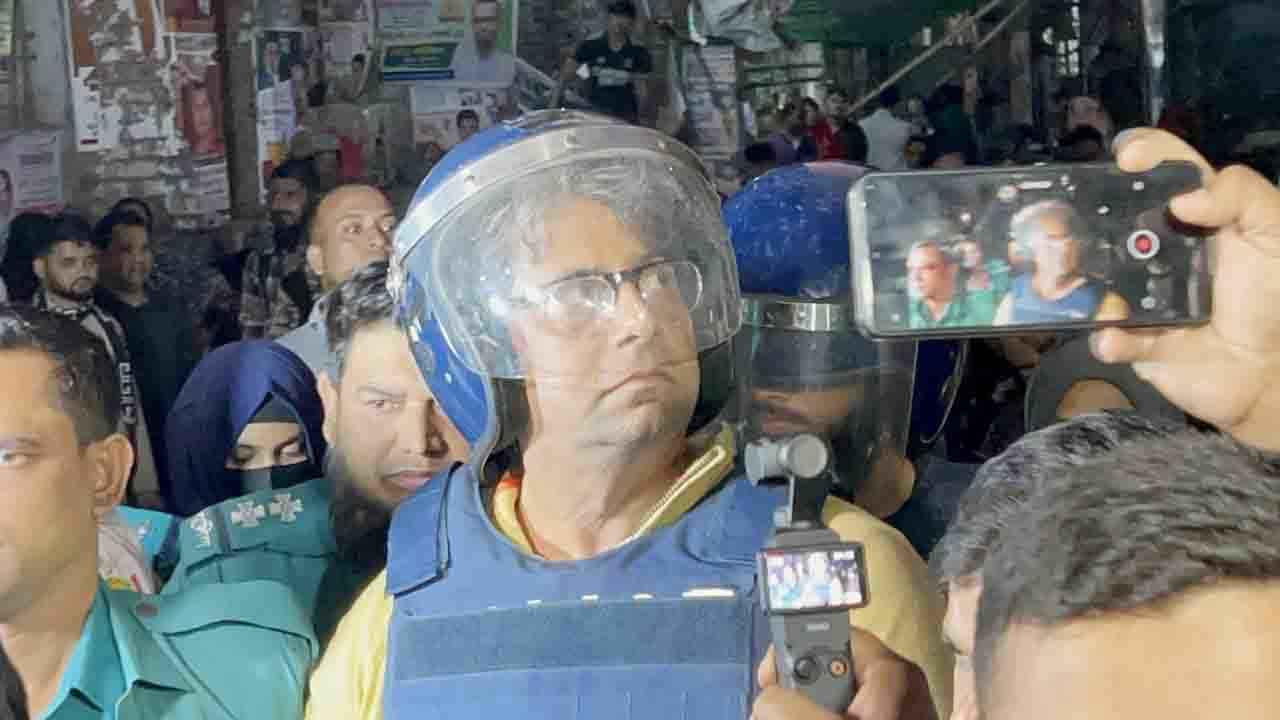 কাঠগড়ায় অঝোরে কাঁদলেন আনিস আলমগীর