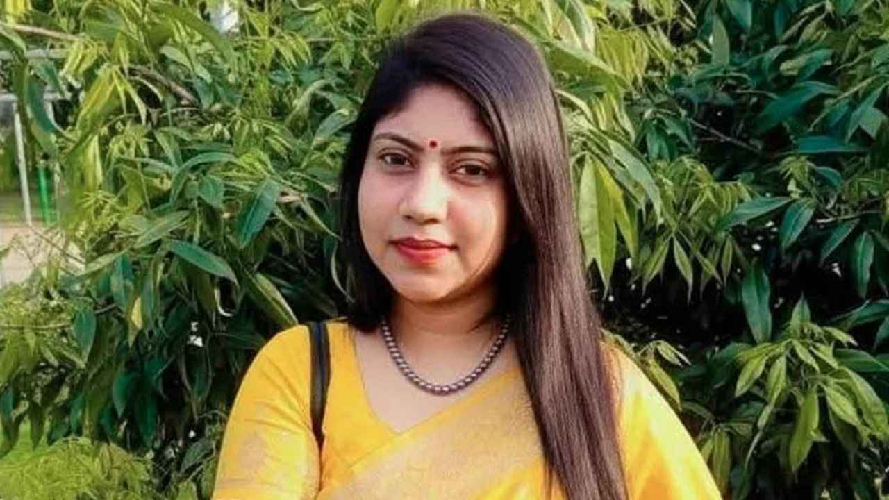 শেষ ফোনালাপে বাবাকে যে কথা বলেছিলেন এনসিপি নেত্রী রুমী