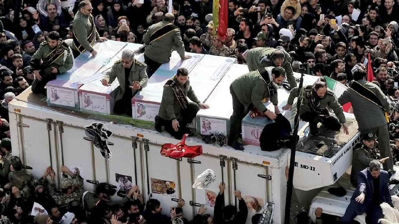 হাসনাত-সাদিকের সমালোচনার জবাবে ফেসবুকে ভাসছে ইরানি বিপ্লবীর লাশের গাড়ি