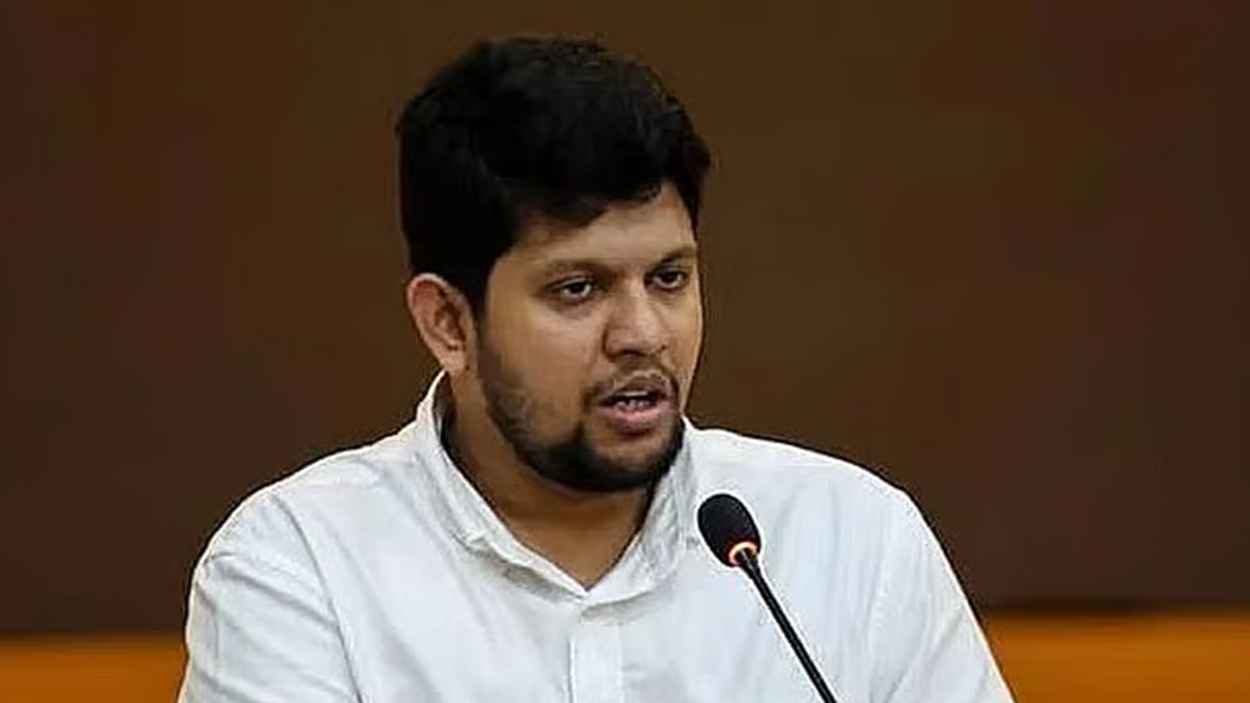 যে আসন থেকে নির্বাচন করবেন মাহফুজ আলম