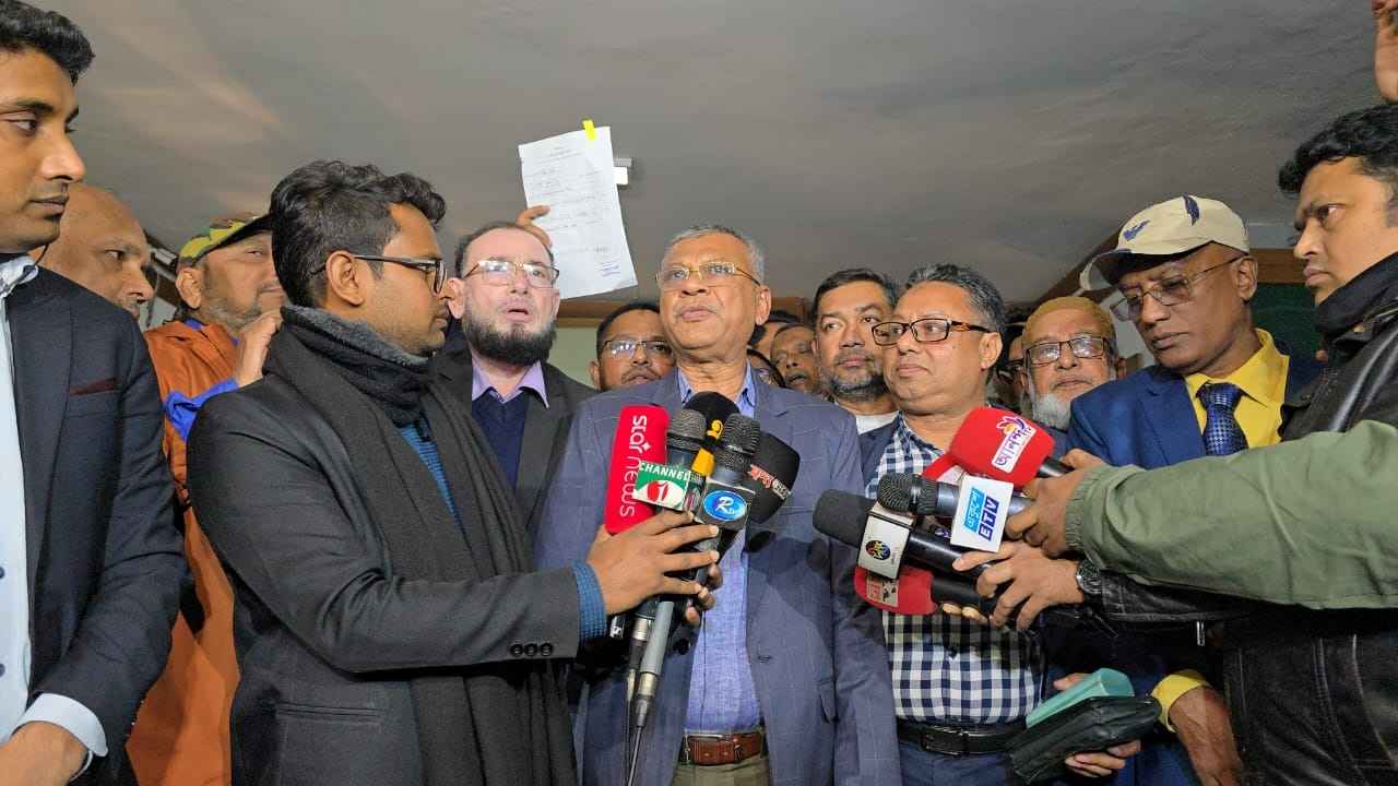 ঢাকা-১২: স্বতন্ত্র প্রার্থী হিসেবে মনোনয়ন জমা দিলেন বিএনপির নীরব