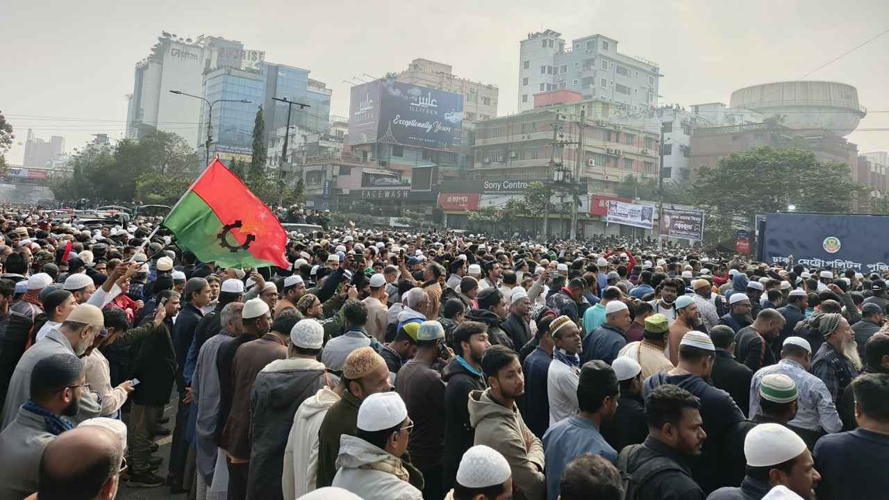 খালেদা জিয়ার জানাজা: শ্যামলী-কলাবাগান-আগারগাঁও-ফার্মগেটজুড়ে মানুষের ঢল