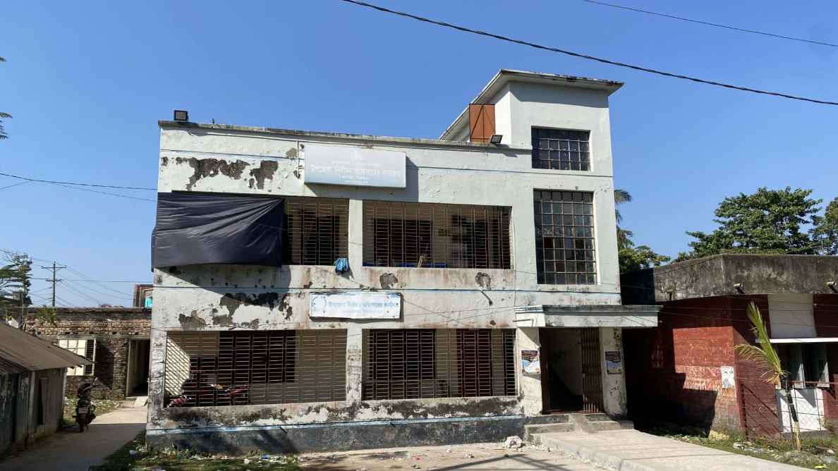 মঠবাড়িয়া উপজেলা নির্বাচন অফিসে দুর্বৃত্তদের অগ্নিসংযোগের চেষ্টা