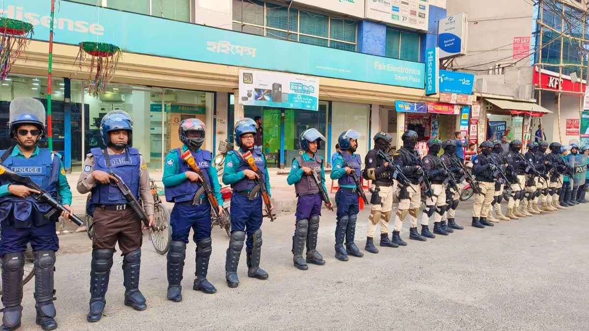 রাজশাহীতে আইনশৃঙ্খলা নিয়ন্ত্রণে পুলিশের সাঁড়াশি ড্রিল শুরু