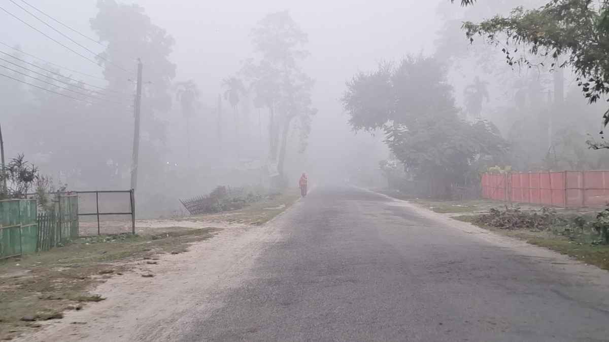 মৌসুমের সর্বনিম্ন তাপমাত্রায় জবুথবু তেঁতুলিয়ার মানুষ