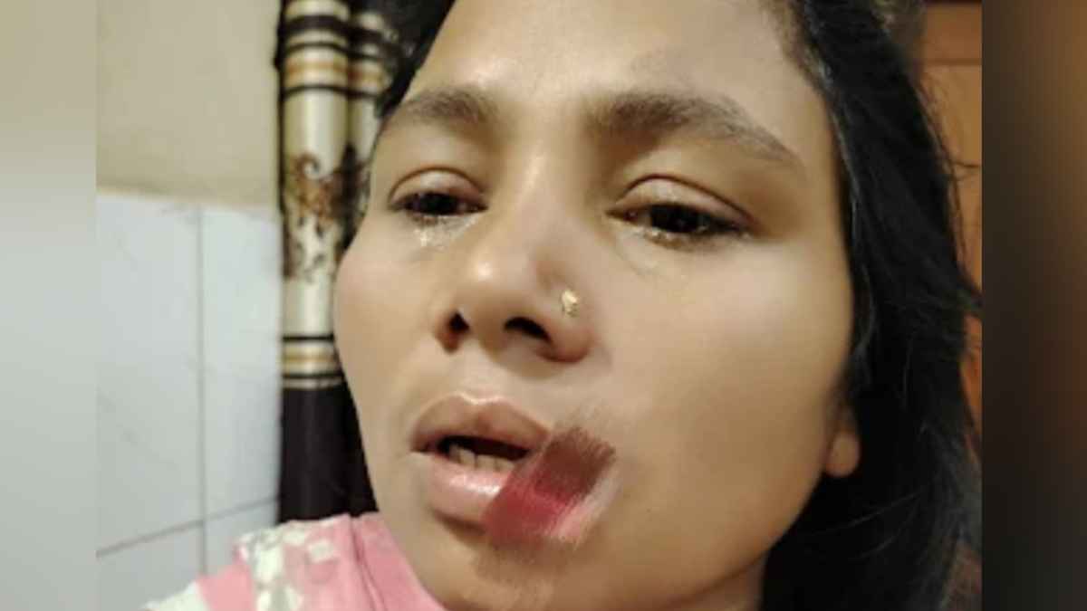 ভাবির ঠোঁট কামড়ে ছিঁড়ে নিলো ননদ