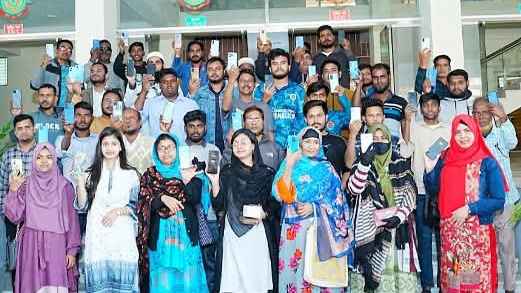 রাজশাহীতে ৮৭ জন মালিক ফিরে পেলেন হারানো মোবাইল ফোন