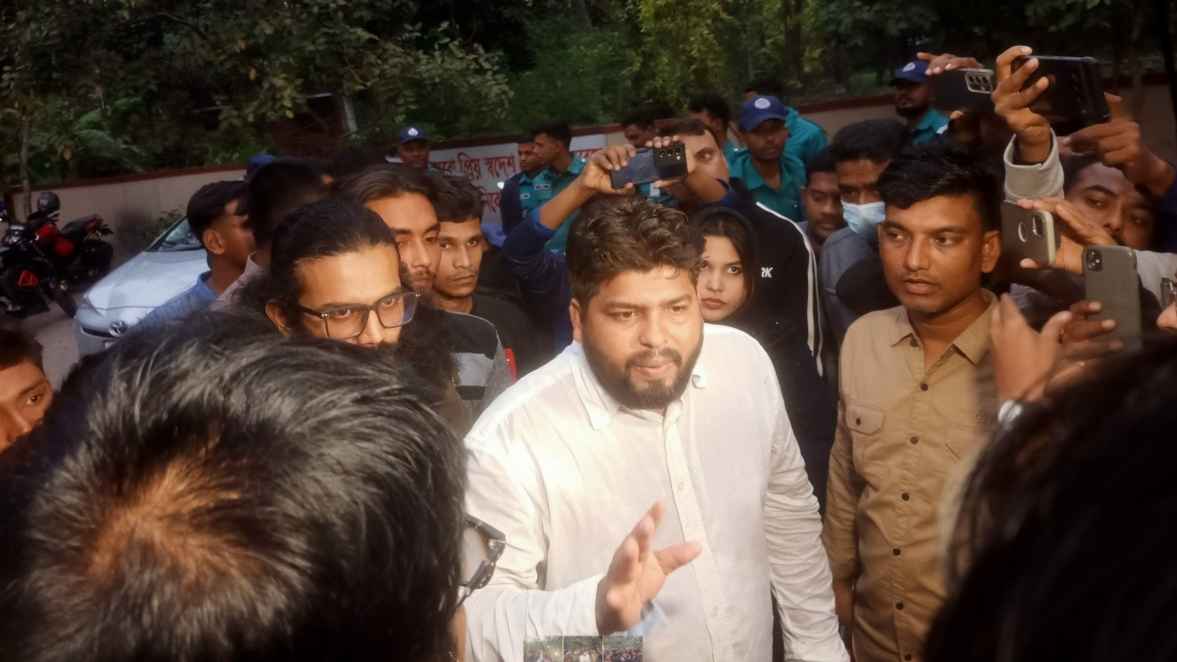 এনসিপি নেতা ও জুলাই যোদ্ধা পরিচয়ে সাংবাদিকদের হুমকি