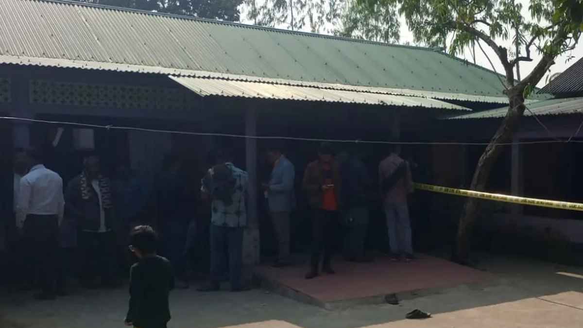 ঘরে পড়ে ছিল স্ত্রীসহ মুক্তিযোদ্ধার গলা কাটা মরদেহ