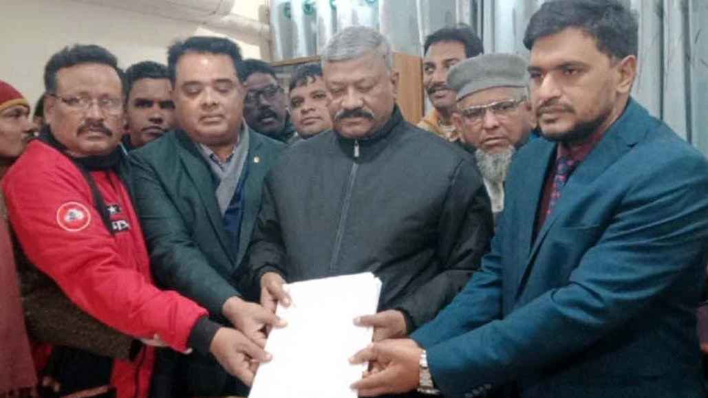 রংপুর-৩ আসনে মনোনয়নপত্র জমা দিলেন জিএম কাদের 