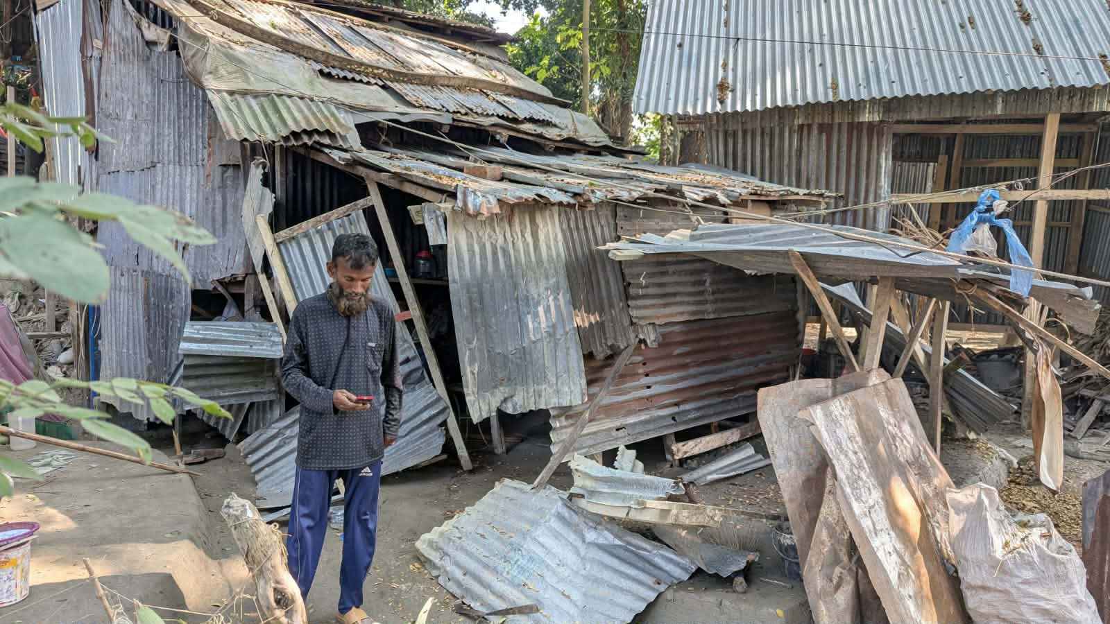 দশমিনায় সম্পত্তি দখলে কিশোর গ্যাংয়ের তাণ্ডব, আহত ১