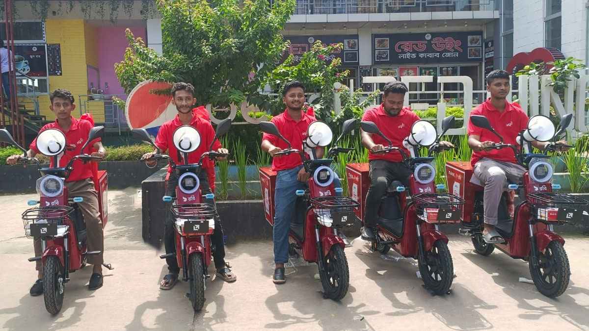 রবি’র মাঠকর্মীদের জন্য পরিবেশ-বান্ধব ‘সুপার বাইক’
