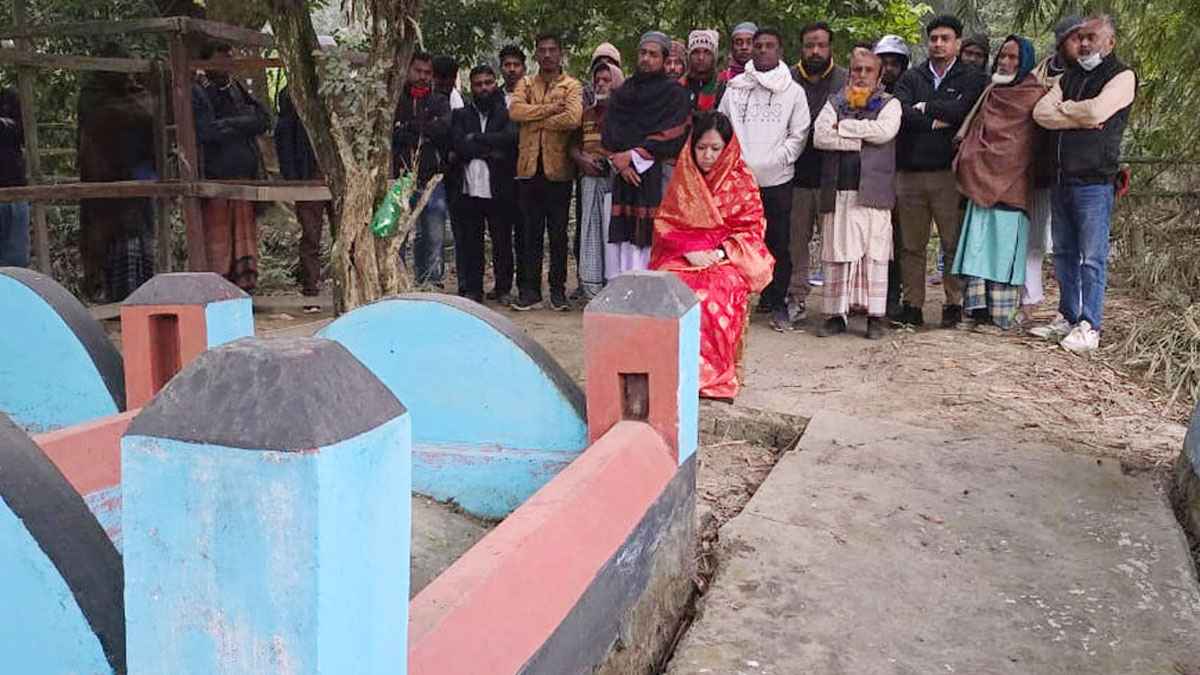 কবর জিয়ারত দিয়ে শুরু রুমিন ফারহানার নির্বাচনী প্রচার