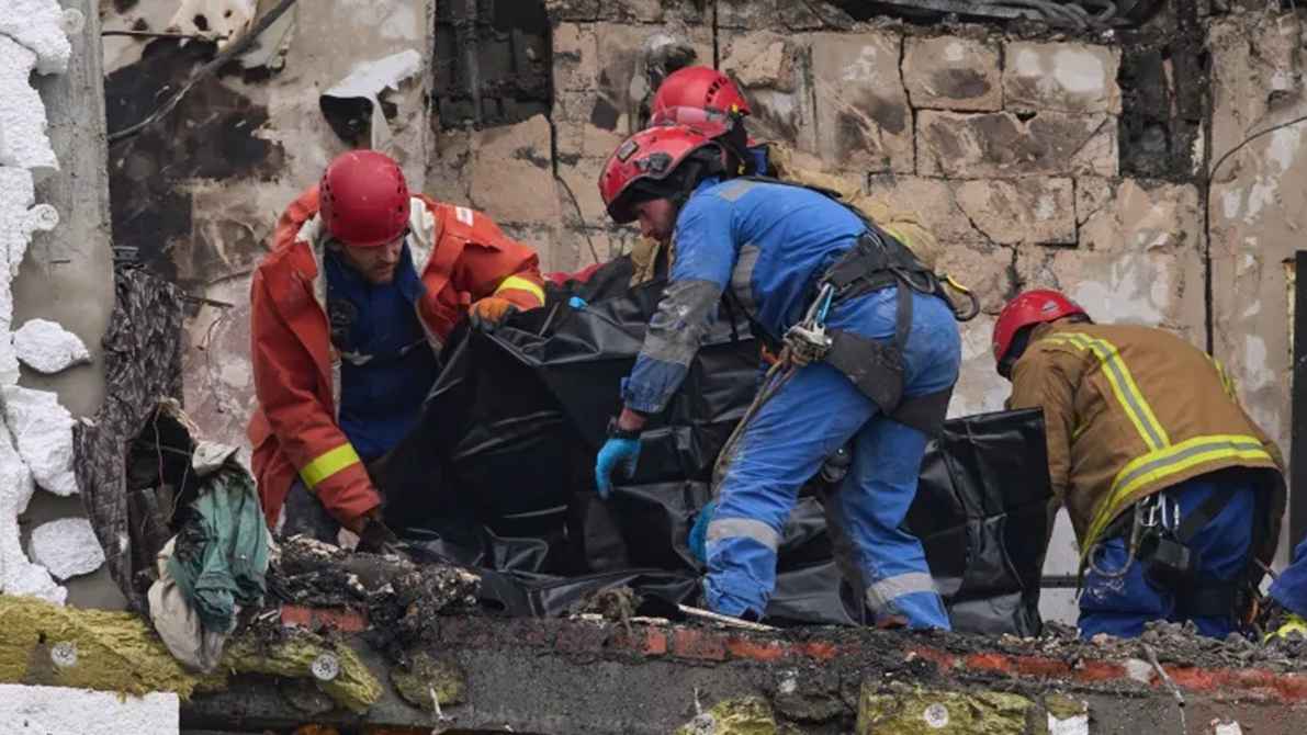 ট্রাম্প-জেলেনস্কি বৈঠকের আগে কিয়েভে রাশিয়ার হামলা, নিহত ২