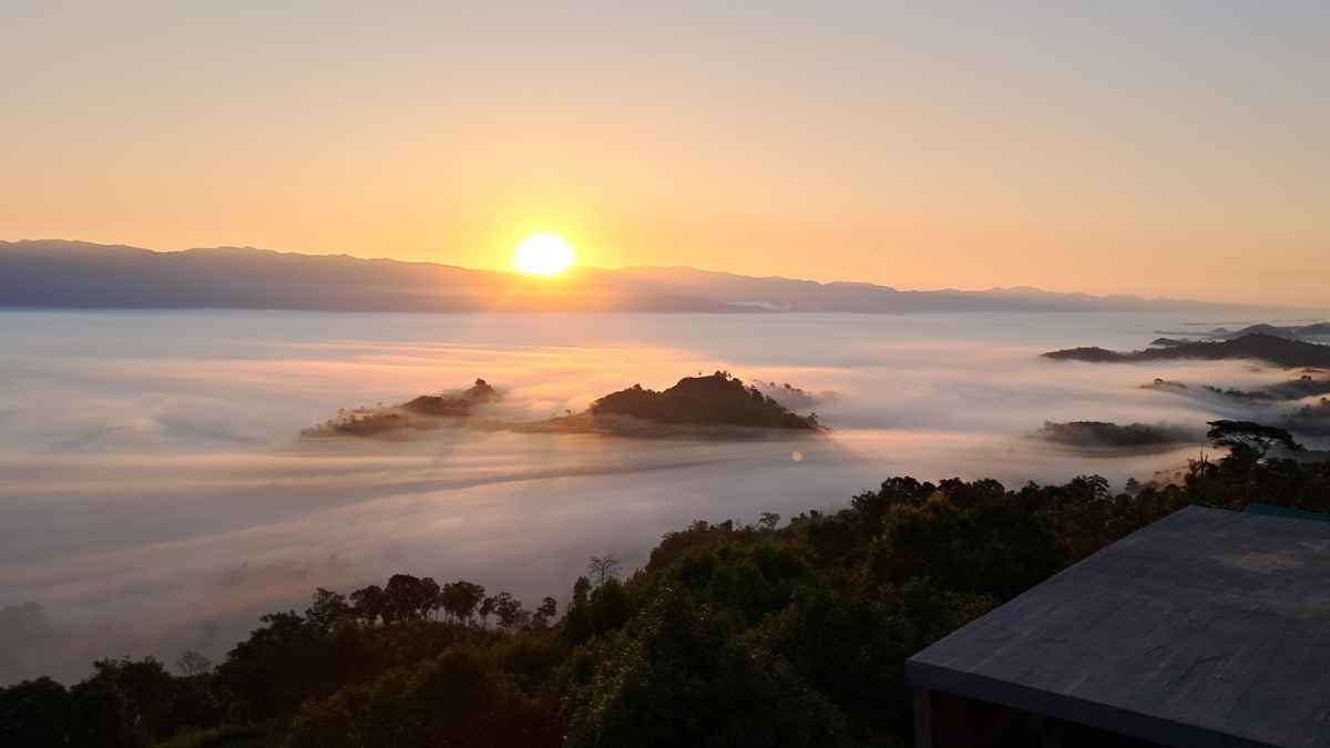 প্রাকৃতিক সৌন্দর্যের লীলাভূমি সাজেকের রুইলুই লুসাই পাড়া