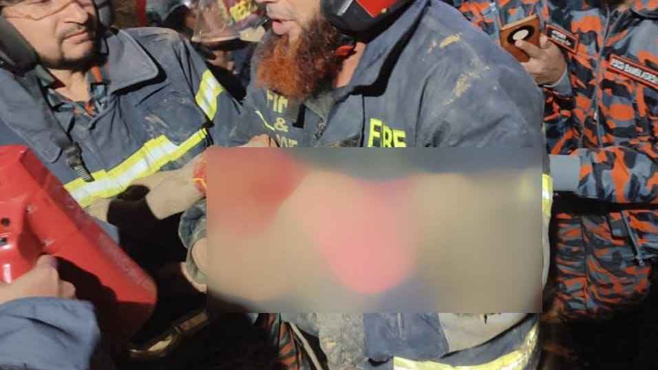 শিশু সাজিদের শরীর পরীক্ষা করে যা পেলেন চিকিৎসক