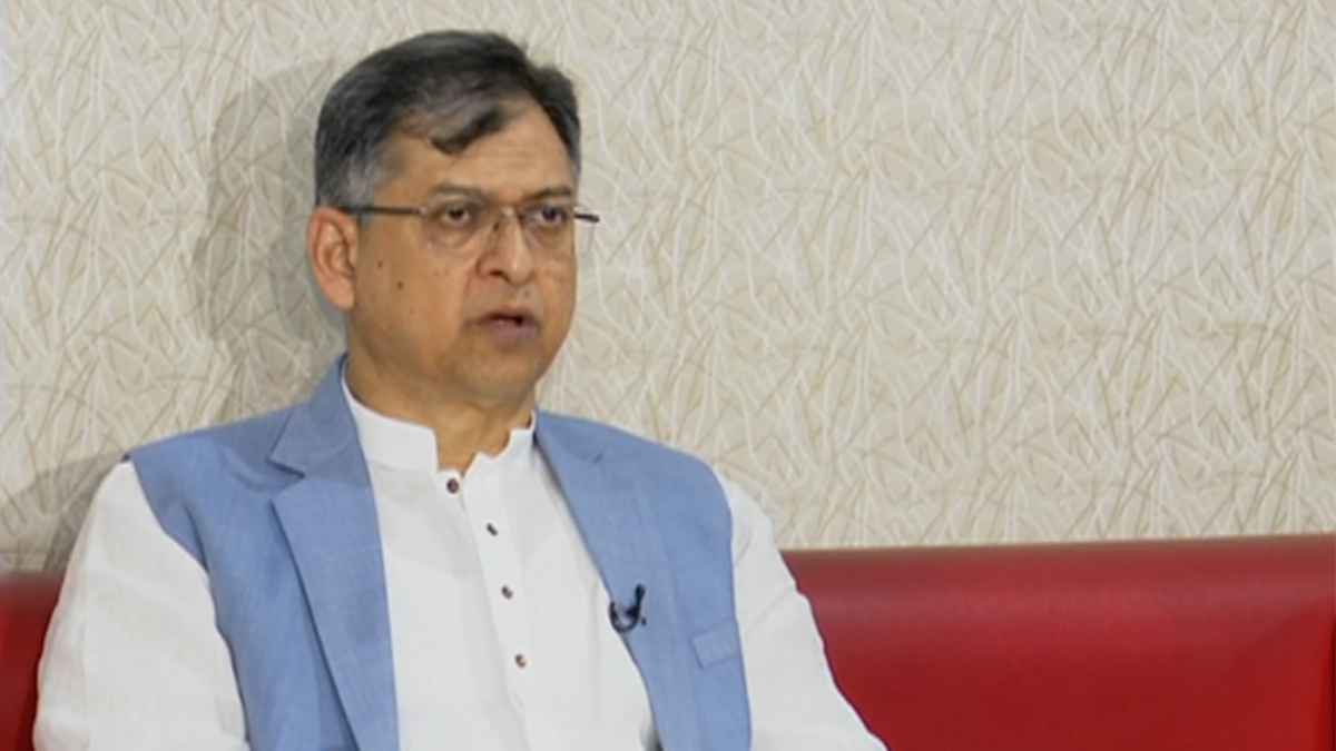 কক্সবাজার–১ আসনে মনোনয়নপত্র জমা দিলেন সালাহউদ্দিন আহমদ