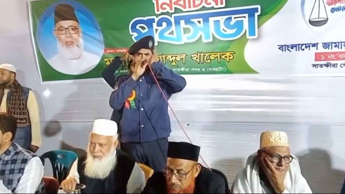 সাতক্ষীরায় জামায়াত প্রার্থীর পথসভায় পুলিশের অংশগ্রহণের অভিযোগ