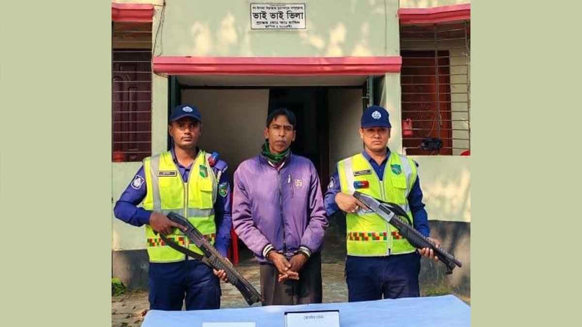 বগুড়ায় মহাসড়কে ছিনতাইকালে হাসুয়াসহ একজন গ্রেফতার