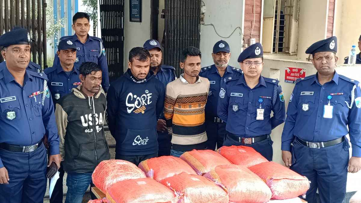 সিরাজগঞ্জে ২২ লাখ টাকার গাঁজাসহ গ্রেফতার ৩
