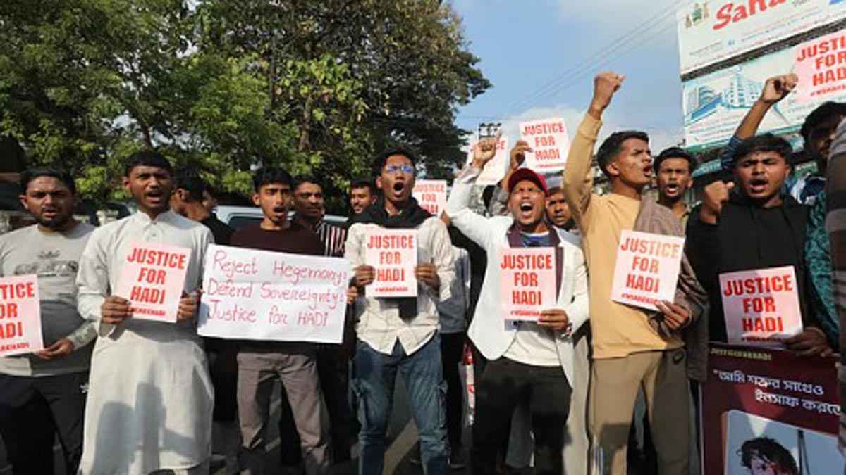 সিলেটে শহীদ ওসমান হাদি হত্যার বিচারের দাবিতে সড়ক অবরোধ