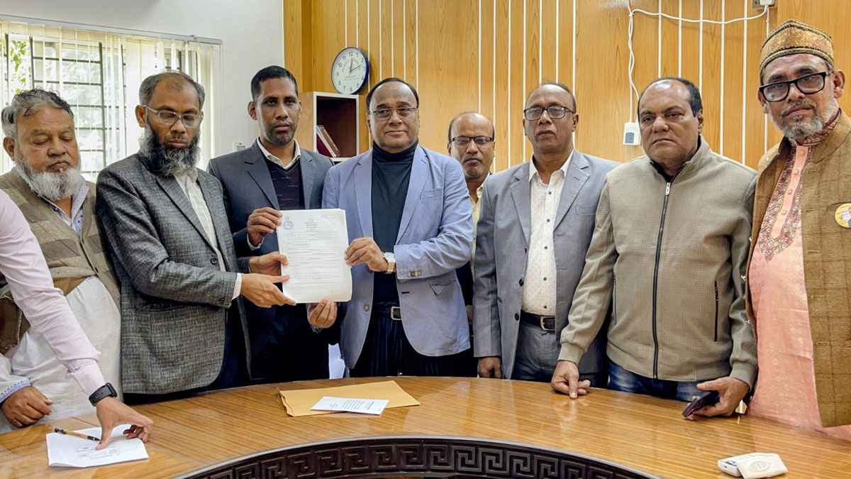 চুয়াডাঙ্গা-২ আসন থেকে বিএনপির মনোনয়নপত্র নিলেন মাহমুদ হাসান খান