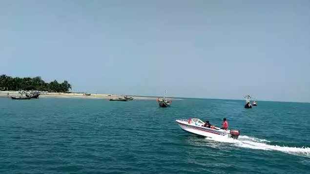 সেন্টমার্টিন-টেকনাফ নৌপথে স্পিডবোট ডুবে মা-মেয়ের মৃত্যু