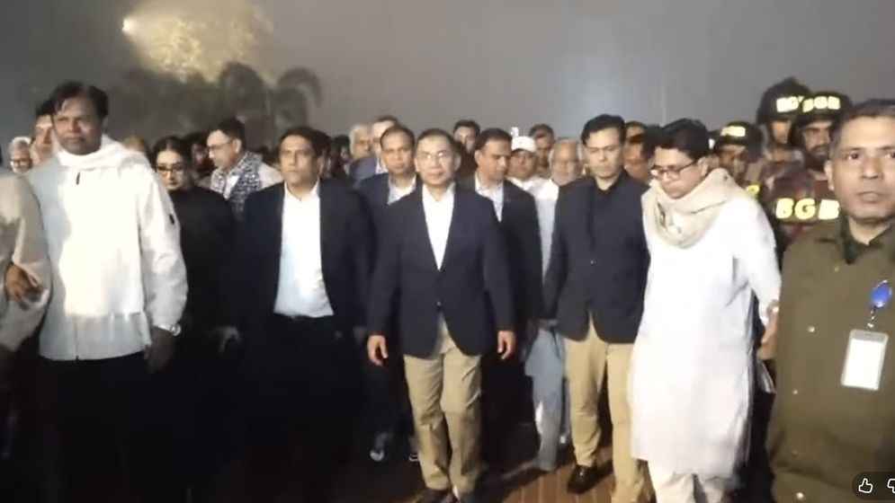 বীর শহীদদের স্মরণে জাতীয় স্মৃতিসৌধে তারেক রহমান