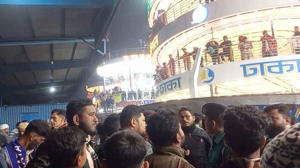 ঘন কুয়াশায় বরিশাল থেকে ঢাকাগামী ৫ লঞ্চের যাত্রা বাতিল