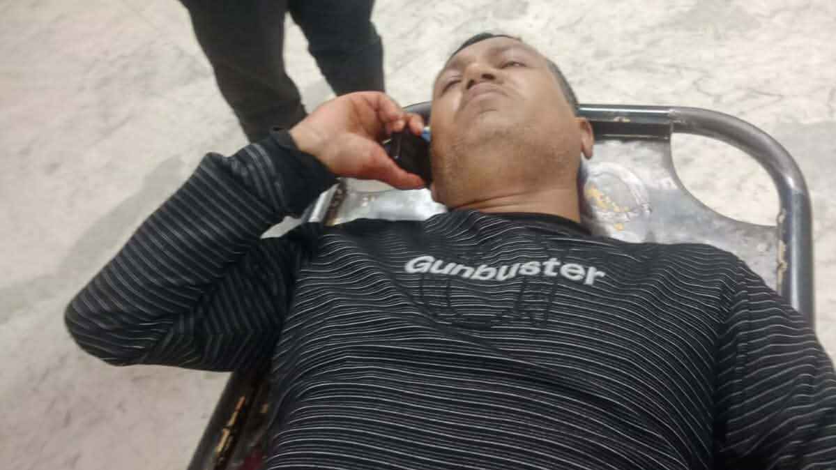 বগুড়ায় পুলিশ কর্মকর্তাকে ছুরিকাঘাত করে পালিয়েছে মাদক কারবারি