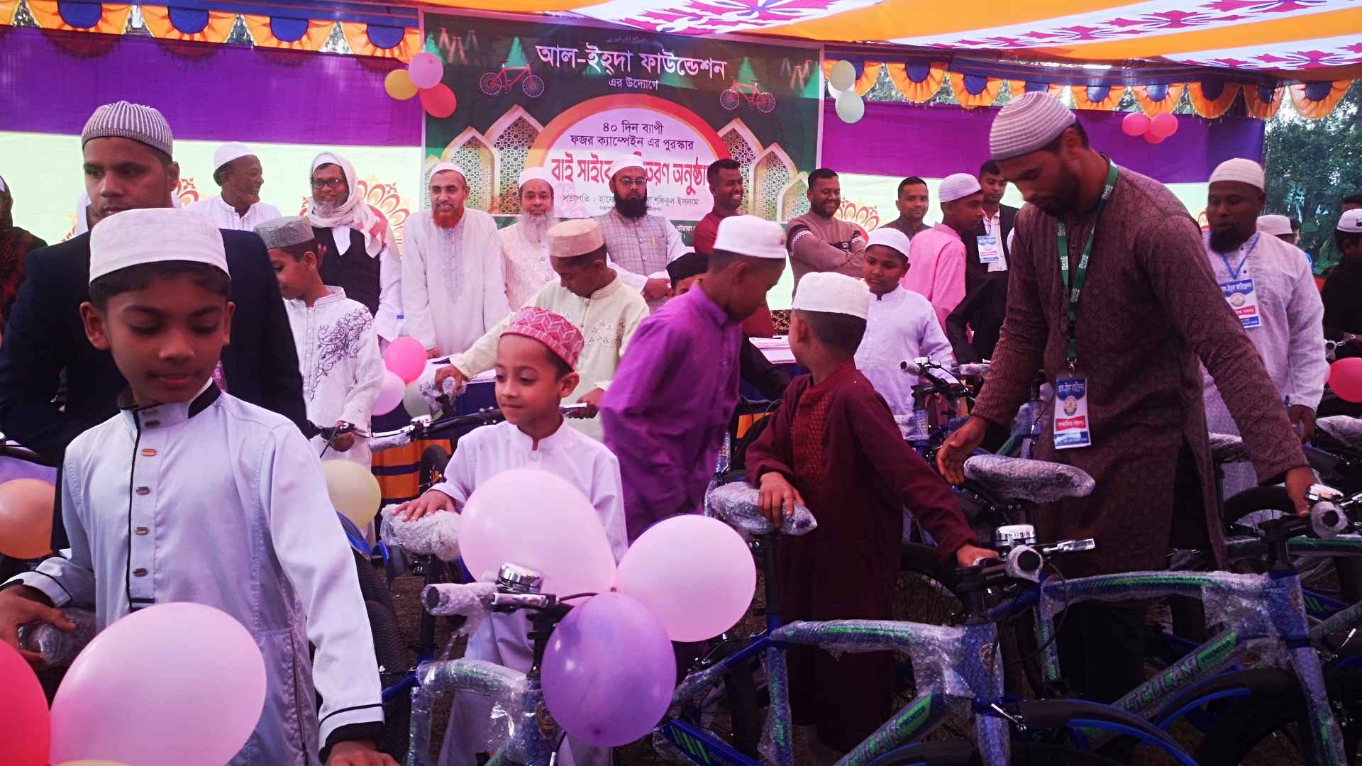 মসজিদে ৪০ দিন জামাতে নামাজ আদায় করে শিশু কিশোররা পুরস্কার পেল সাইকেল