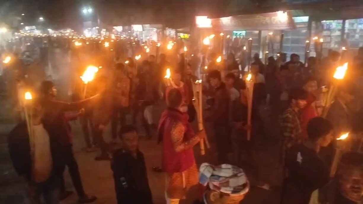 মাদারীপুর-১ আসনে কামাল জামান নুরুউদ্দিনকে মনোনয়ন না দেওয়ায় মশাল মিছিল